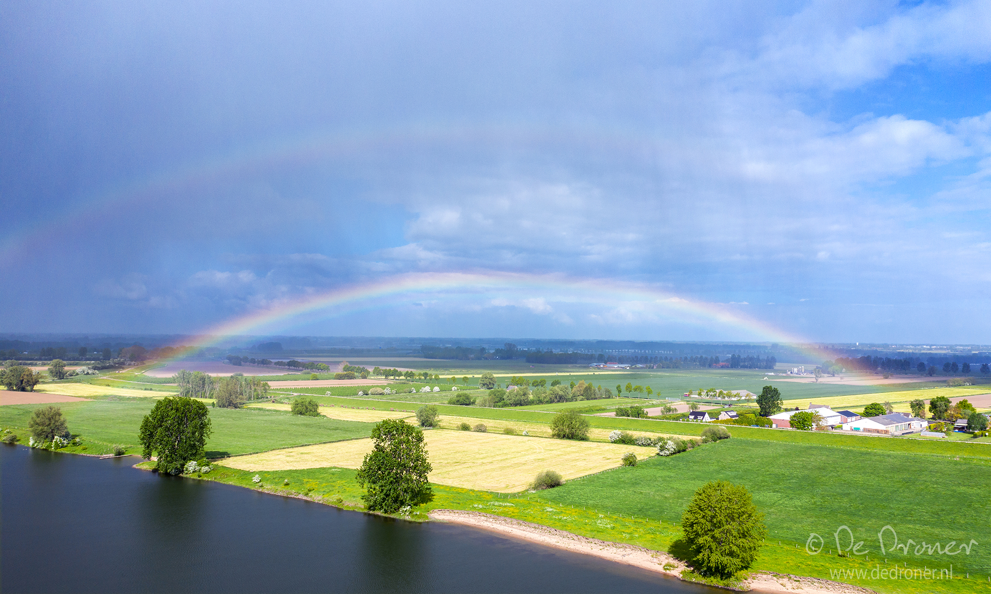 Regenboog boven de Maas bij Empel Den Bosch Dronefoto De Droner Michiel Rombouts
